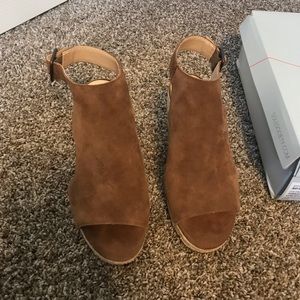 Sole Society Camreigh Wedge in Tobacco